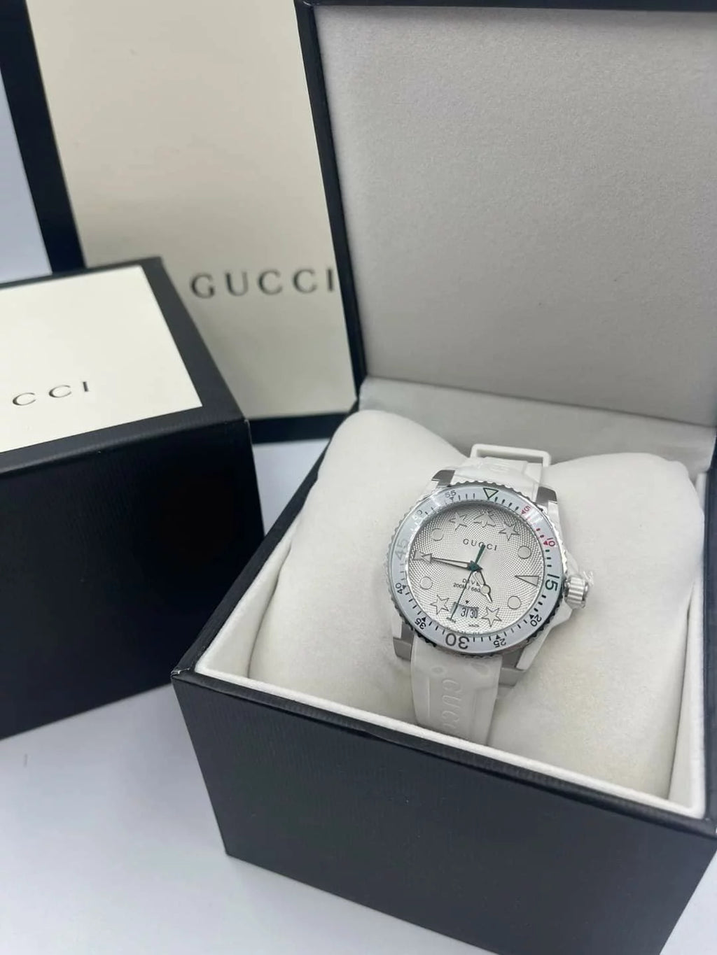 Gucci YA136337 Montre de Plongée à Quartz Cadran Blanc Montre Pour Homme